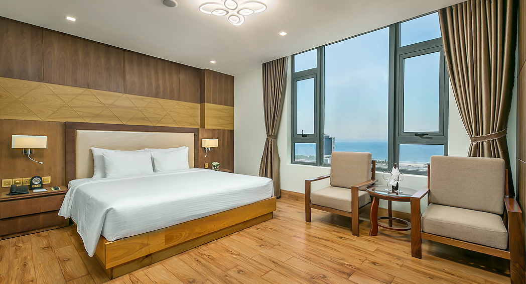 deluxe king room da nang hotel near beach