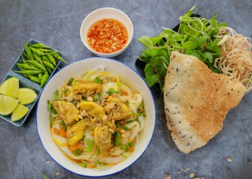 Mì quảng gà là một món ăn đặc sản tại Đà Nẵng