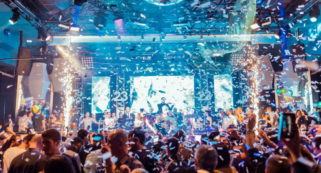 cách tổ chức tiệc công ty