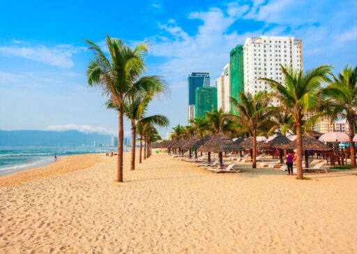 Mỹ Khê là một trong những bãi biển đẹp nhất Việt Nam, nằm ở thành phố Đà Nẵng xinh đẹp