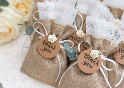 Việc trao quà cảm ơn khách dự tiệc cưới vào thời điểm thích hợp sẽ làm cho món quà trở nên ý nghĩa hơn